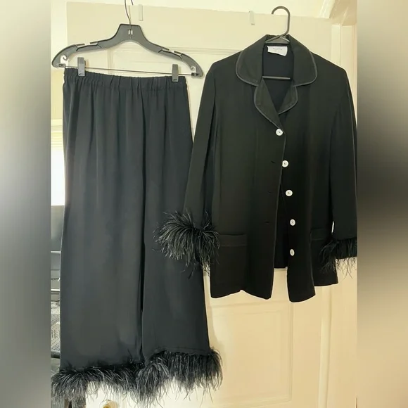 Sleeper Party Pajamas Set with Detachable Feathers in Black